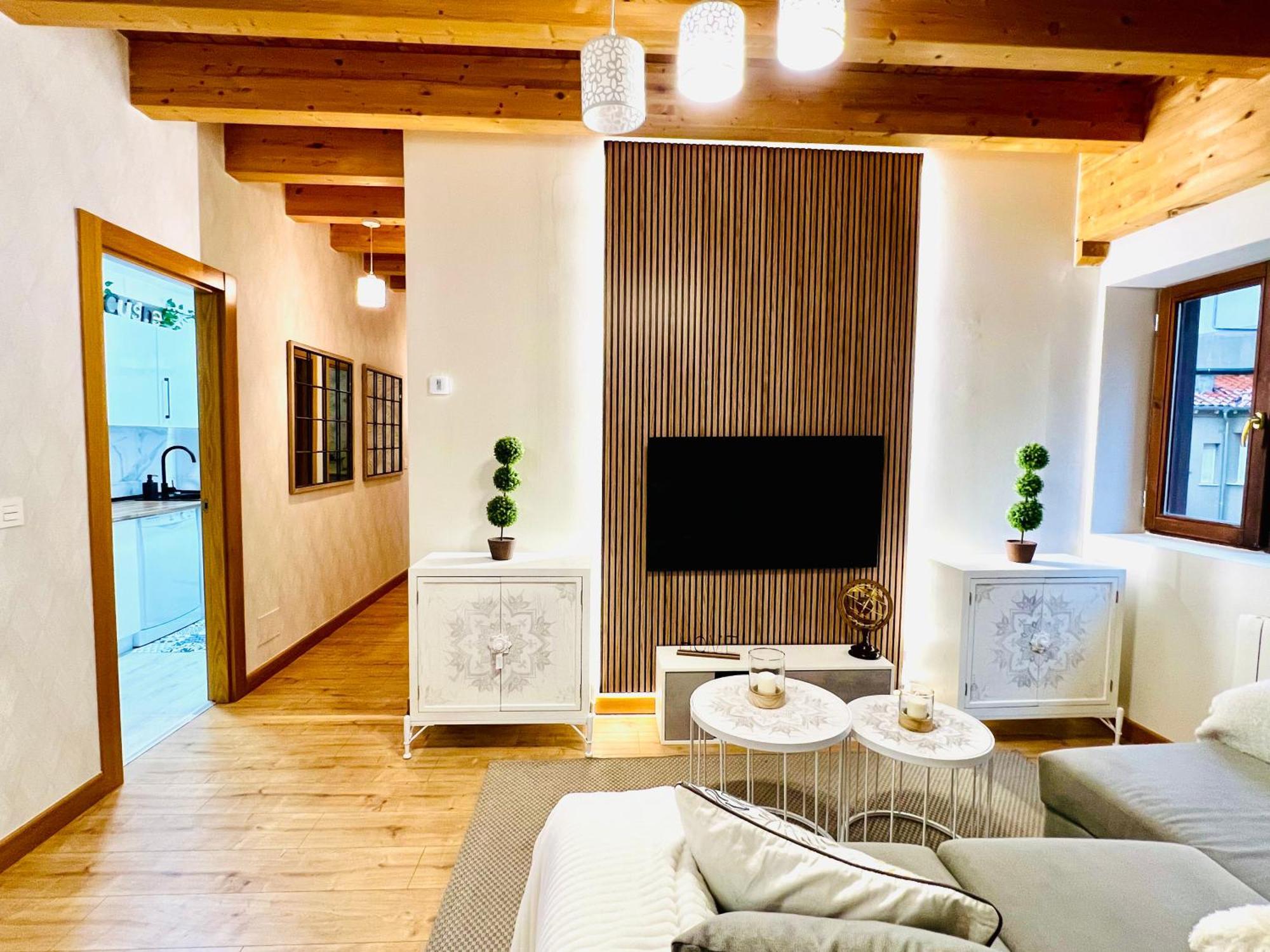 El Capricho De Claudia_ Apartamentos Burgos Catedral Luaran gambar