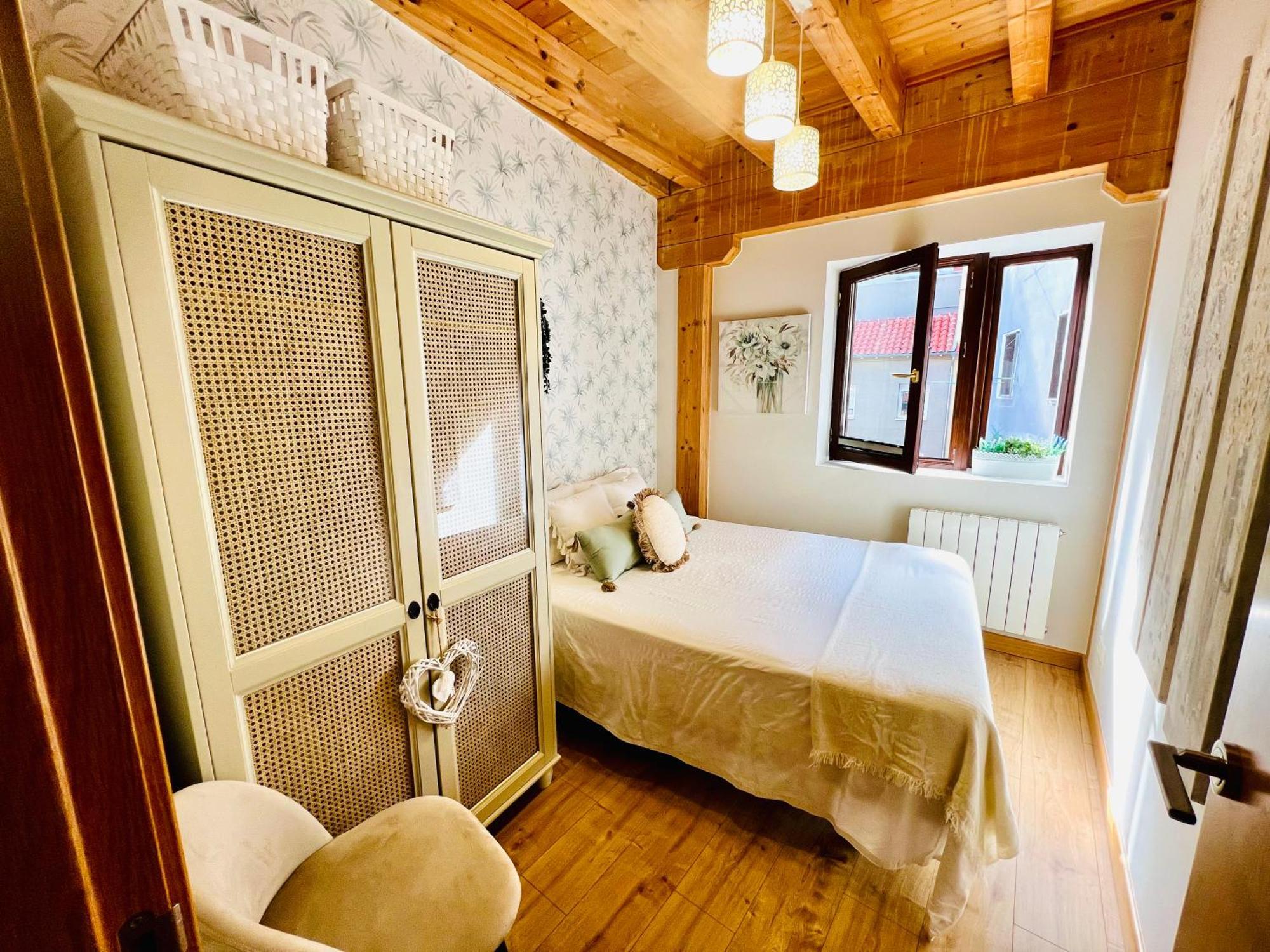 El Capricho De Claudia_ Apartamentos Burgos Catedral Luaran gambar